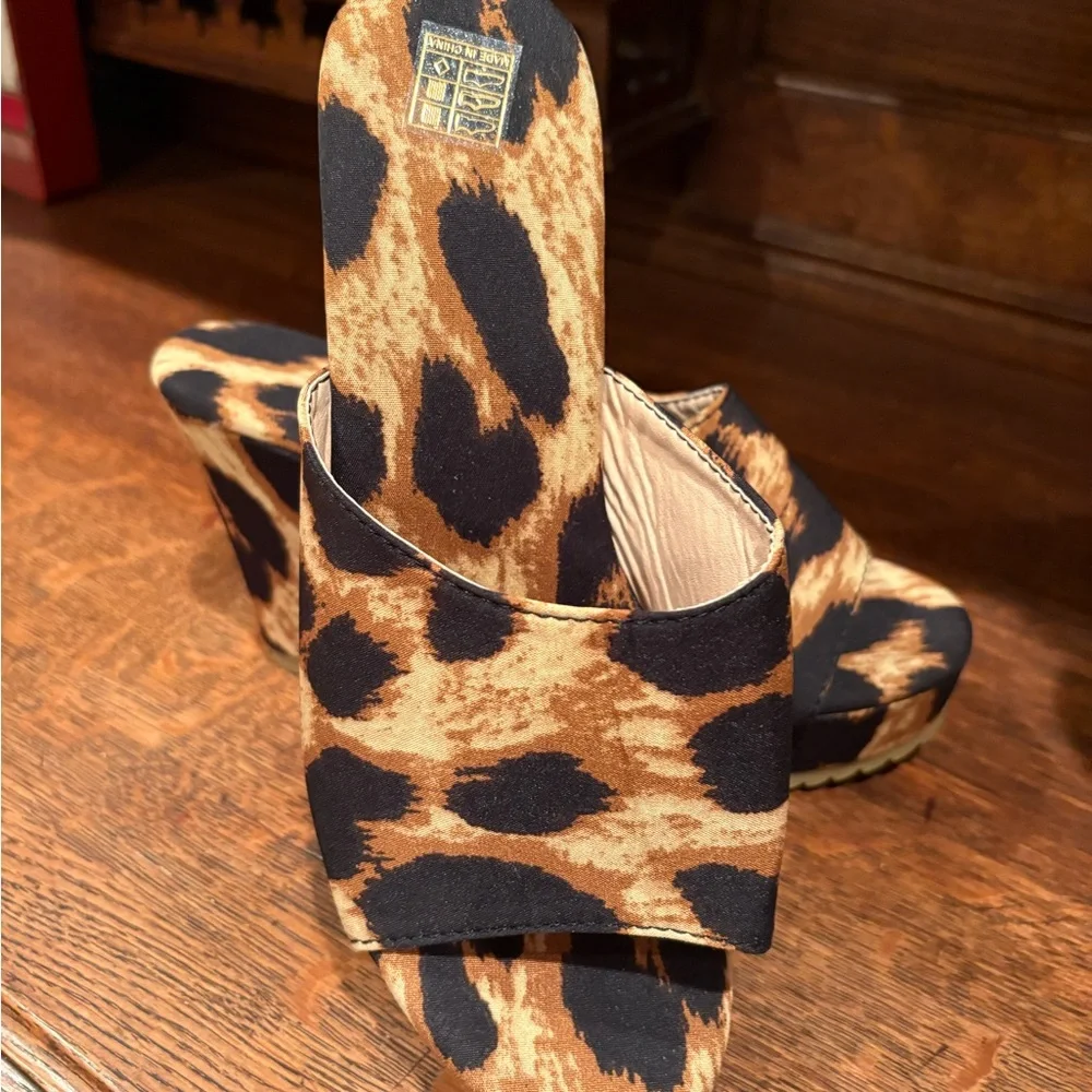 LEOPARD PRINT WEDGES - Picture 6 of 7